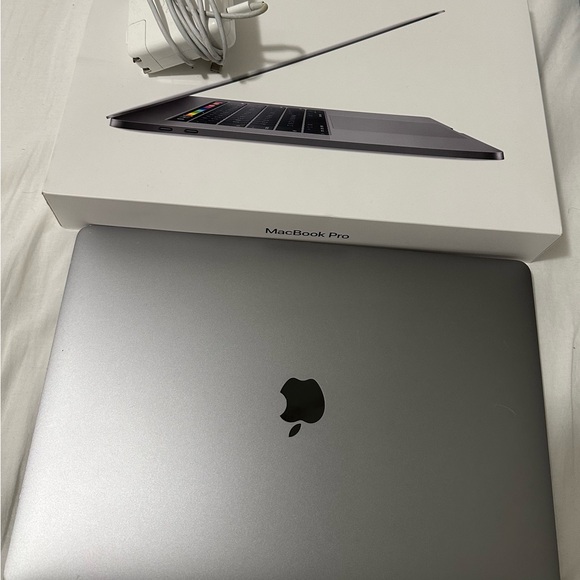 MacBook Pro 15” - Picture 8 of 9